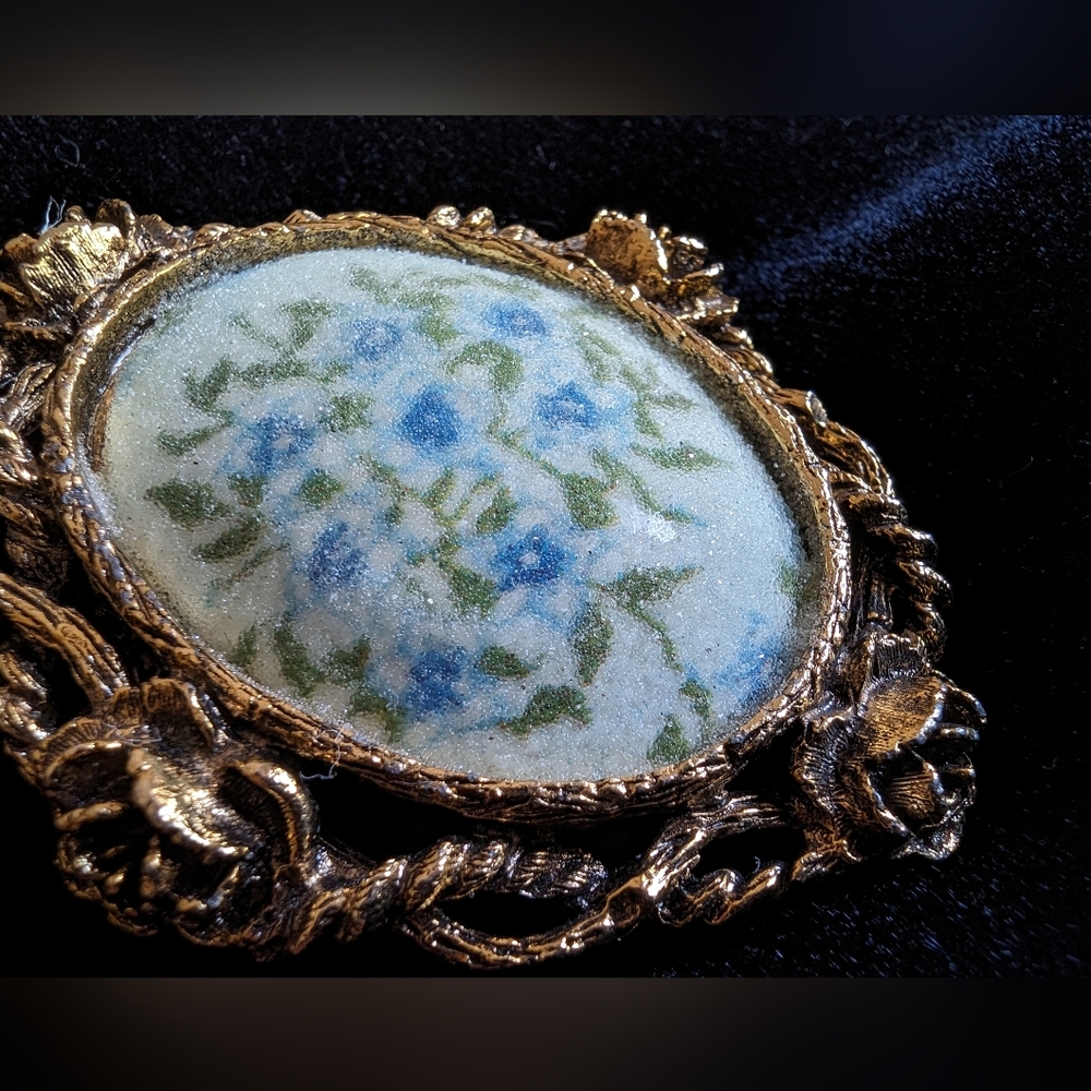 Oval Vintage Sugared Brooch/Pendant with Gold Tone and Green/Blue Floral Pattern - Picture 2 of 6